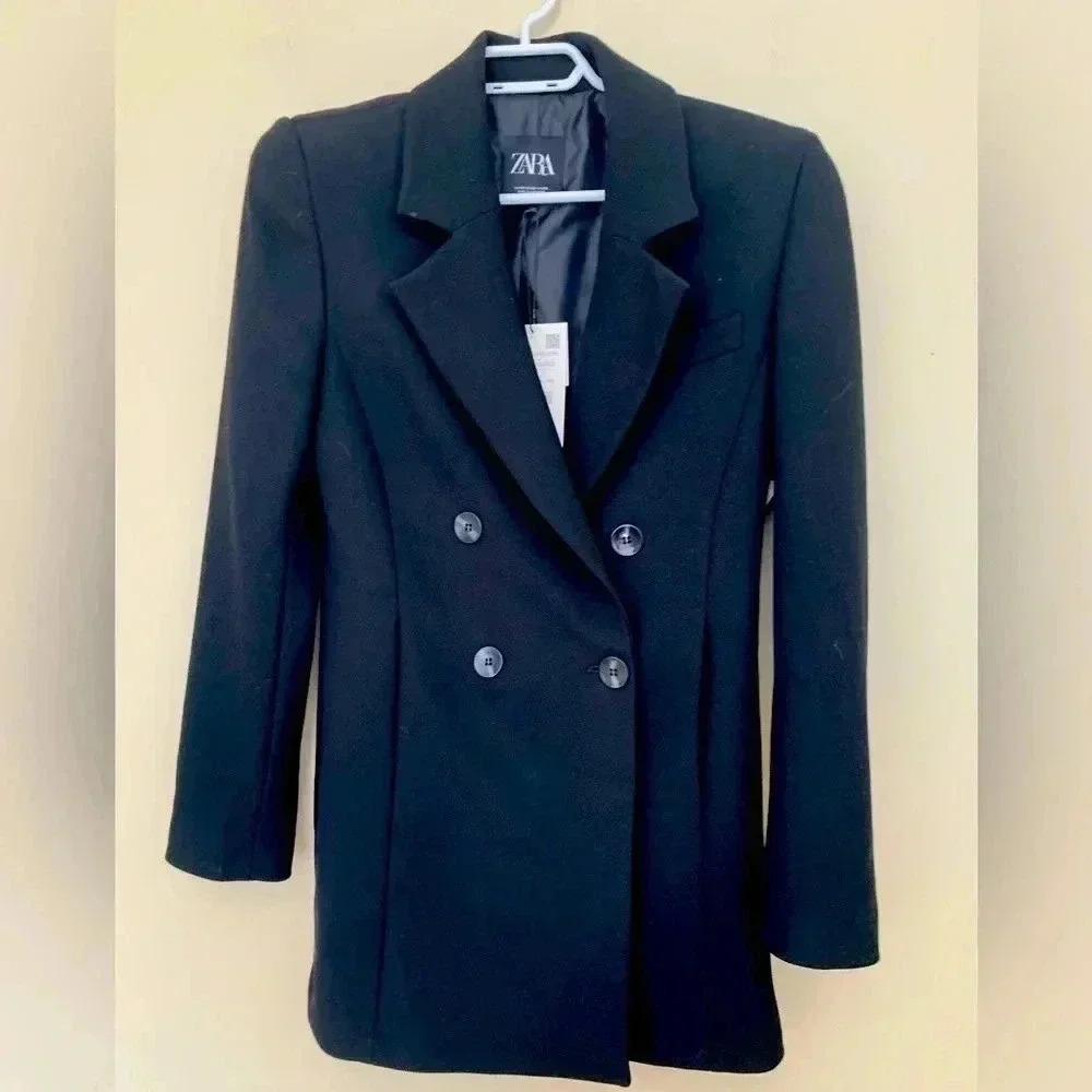 Zara NWT, fully lined, double breasted suit blazer in a deep black.